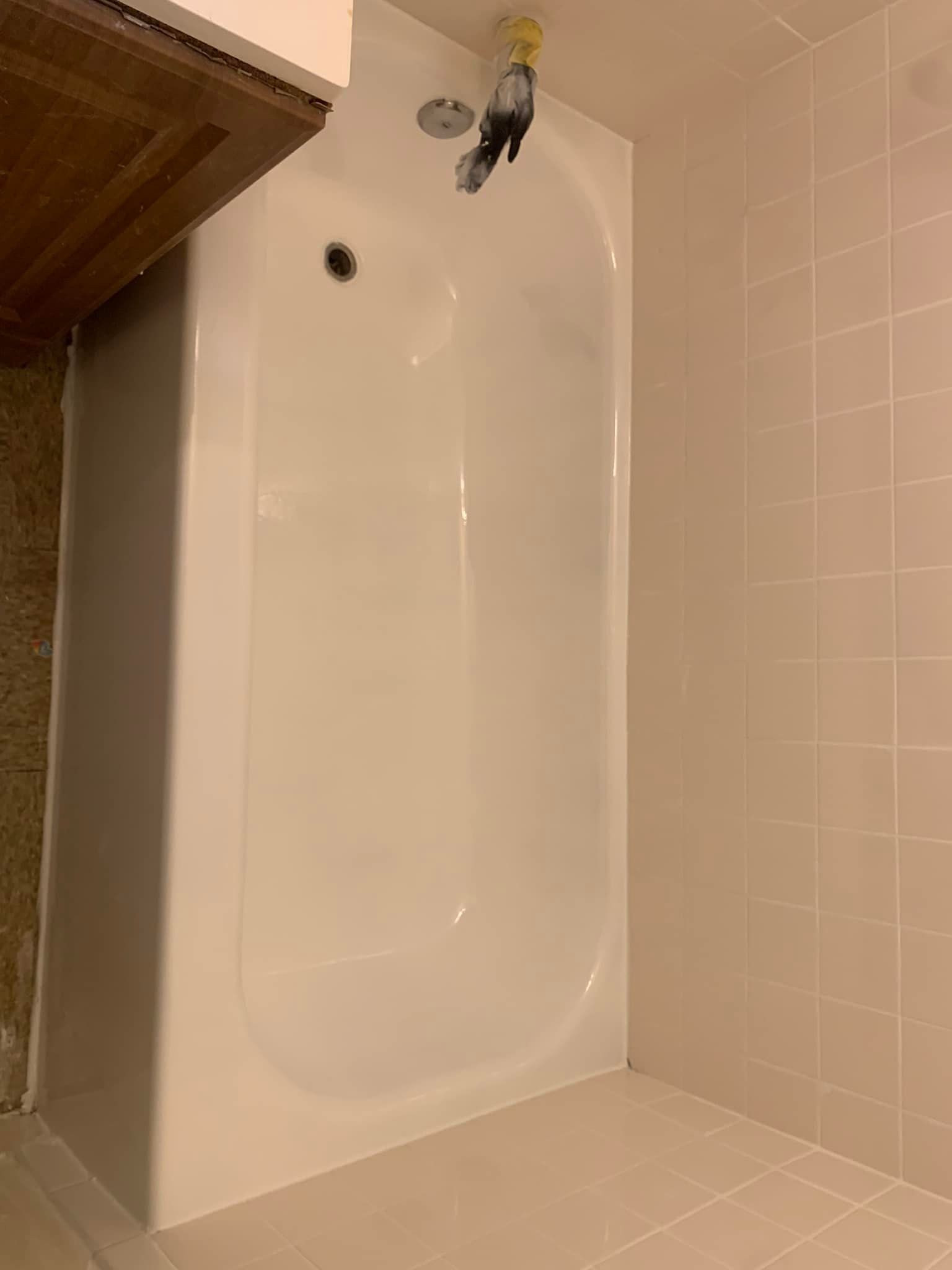 Image of a bathtub that has just got a refinishing job done. As you can tell, it looks as good as new.