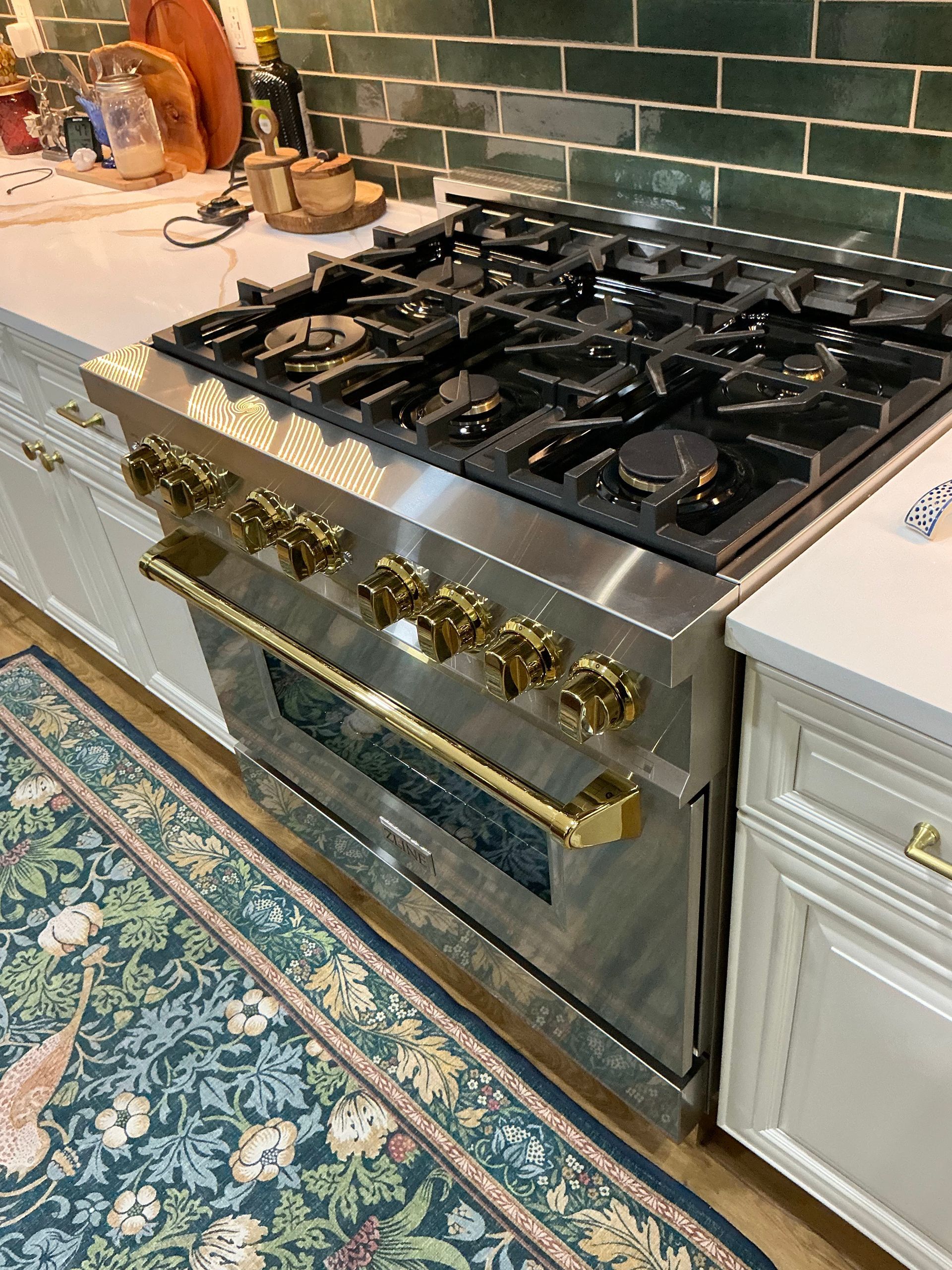 A stainless steel stove top oven is sitting on top of a kitchen counter.