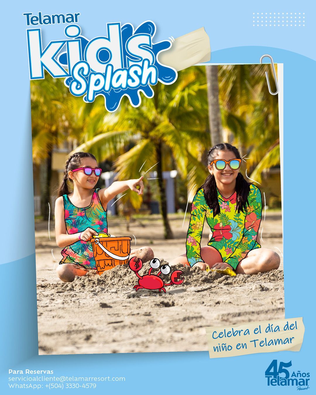 Dos niñas jugando en la arena de la playa.
