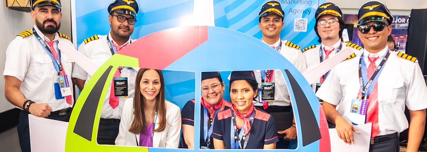El equipo de Oneblis disfrutando de la Expo Imagen 2024