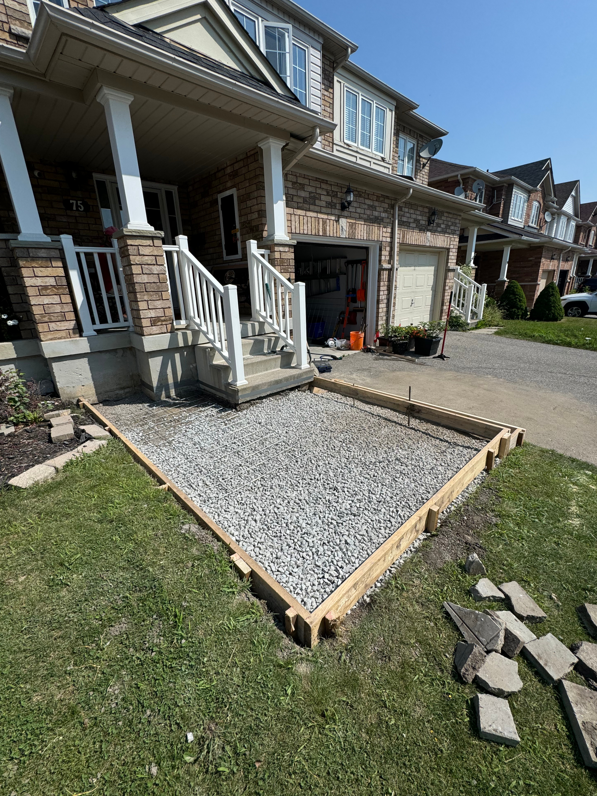 A house with a gravel driveway in front of it.