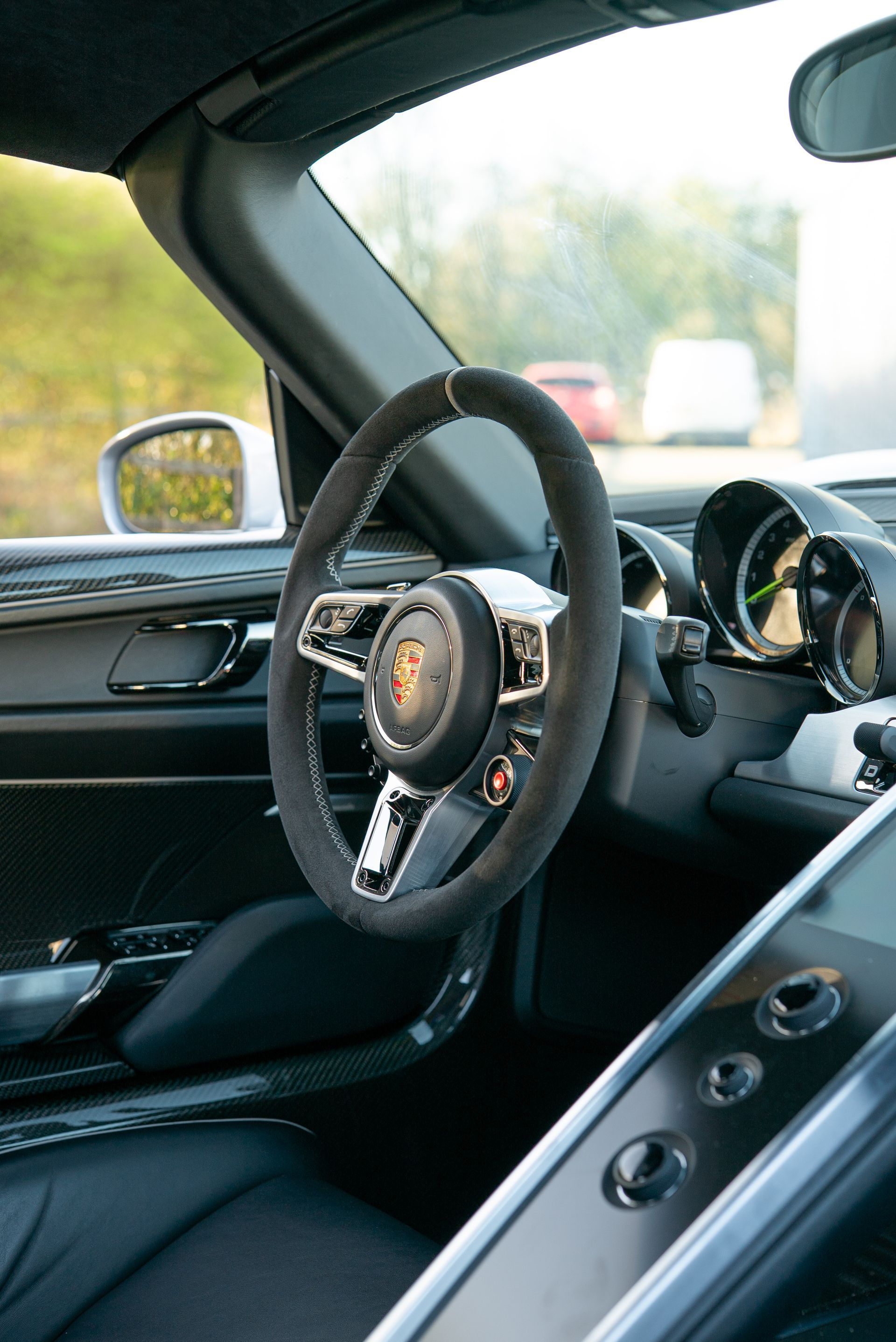 porsche 918 spyder steering wheel retrim interior alcantara dinamica race tex stitching stitch black silver d:class upholstery reupholstered surrey