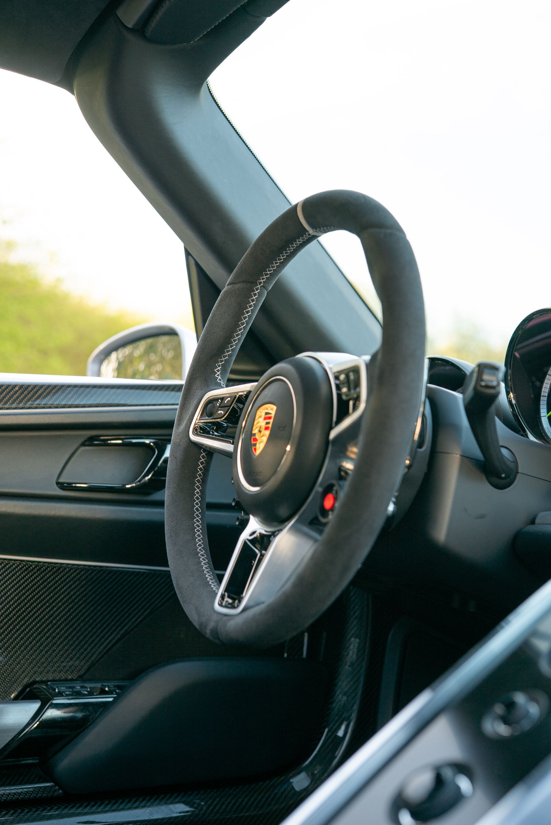 porsche 918 spyder steering wheel retrim interior alcantara dinamica race tex stitching stitch black silver d:class upholstery reupholstered surrey
