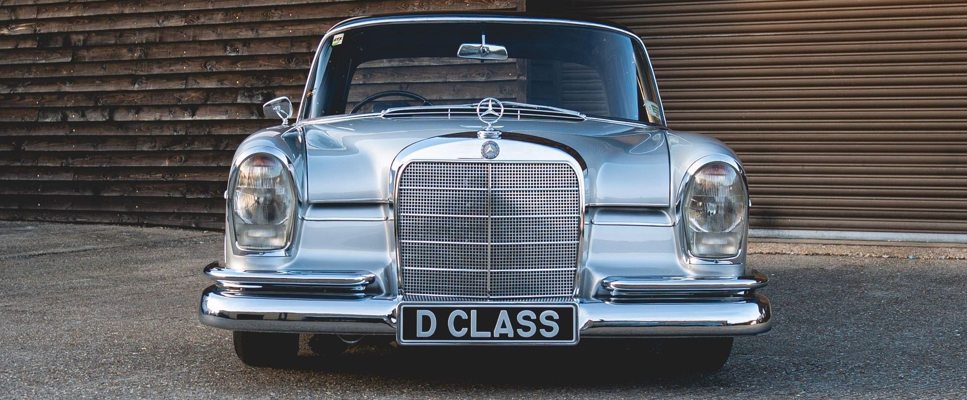 mercedes-benz W112 Fintail lowered air suspension airride slammed modified interior retrim restoration d:class automotive leather seat seats basket weave