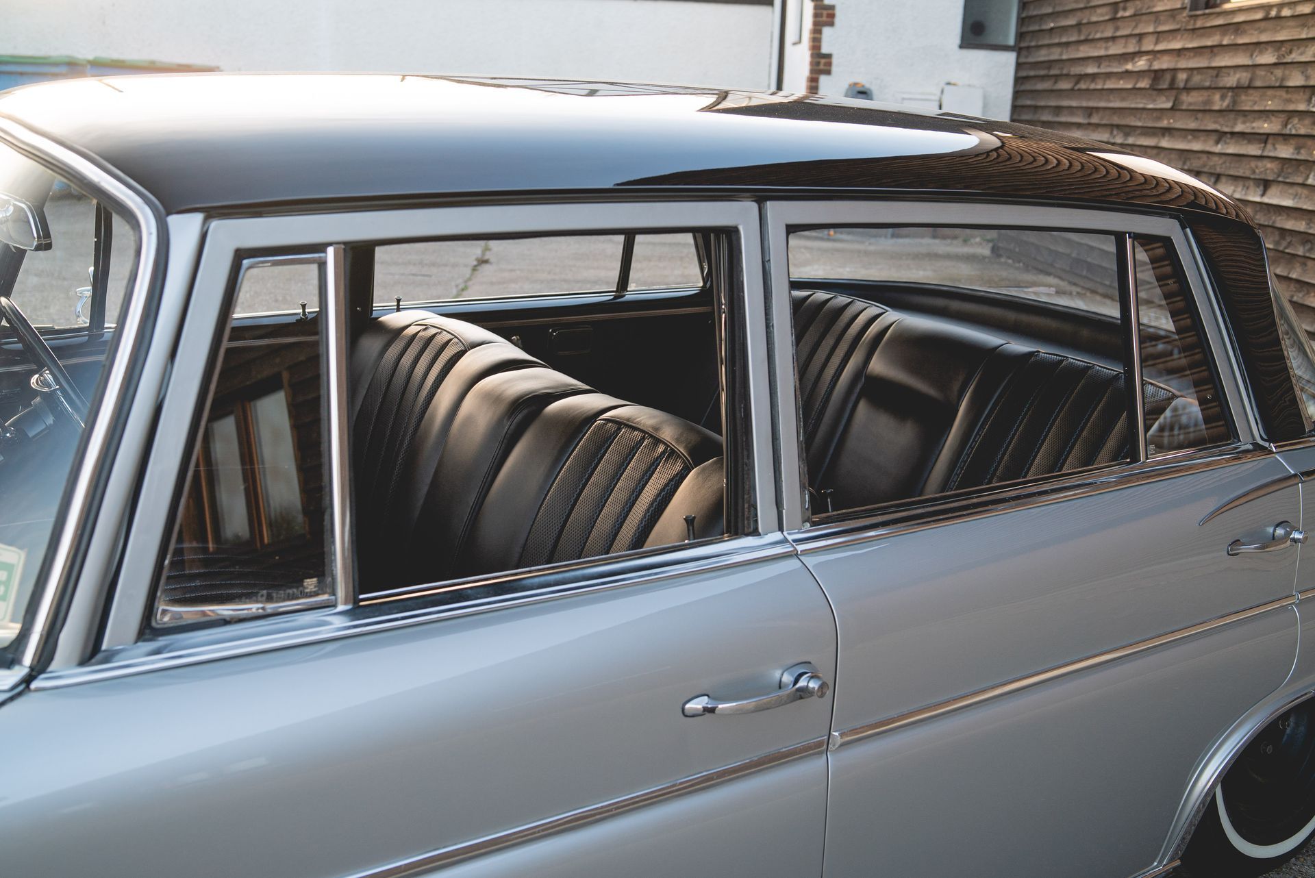 mercedes-benz W112 Fintail lowered air suspension airride slammed modified interior retrim restoration d:class automotive leather seat seats basket weave