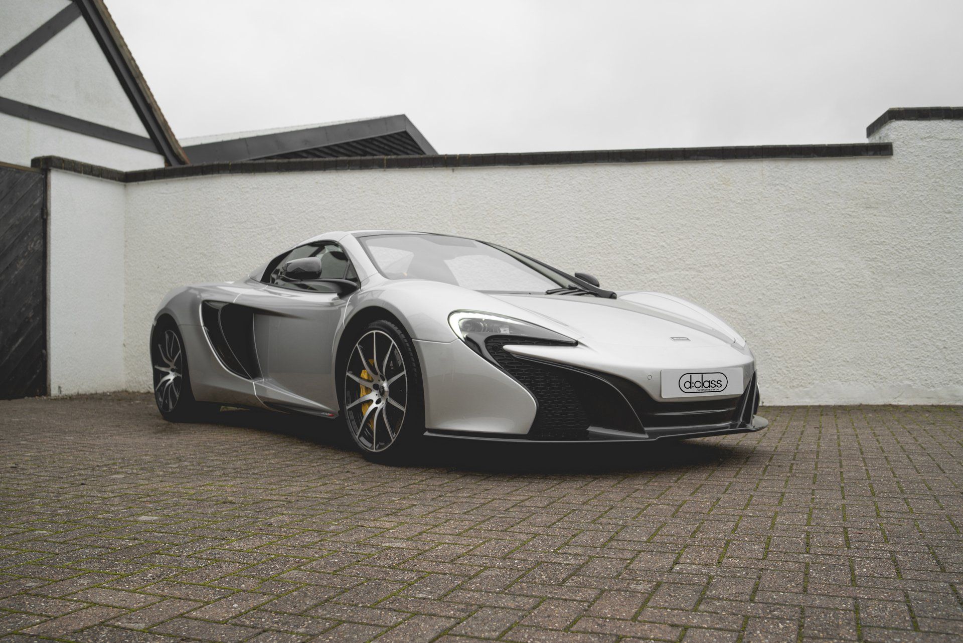 McLaren 650s retrim upholstery wheel retrim leather d:class