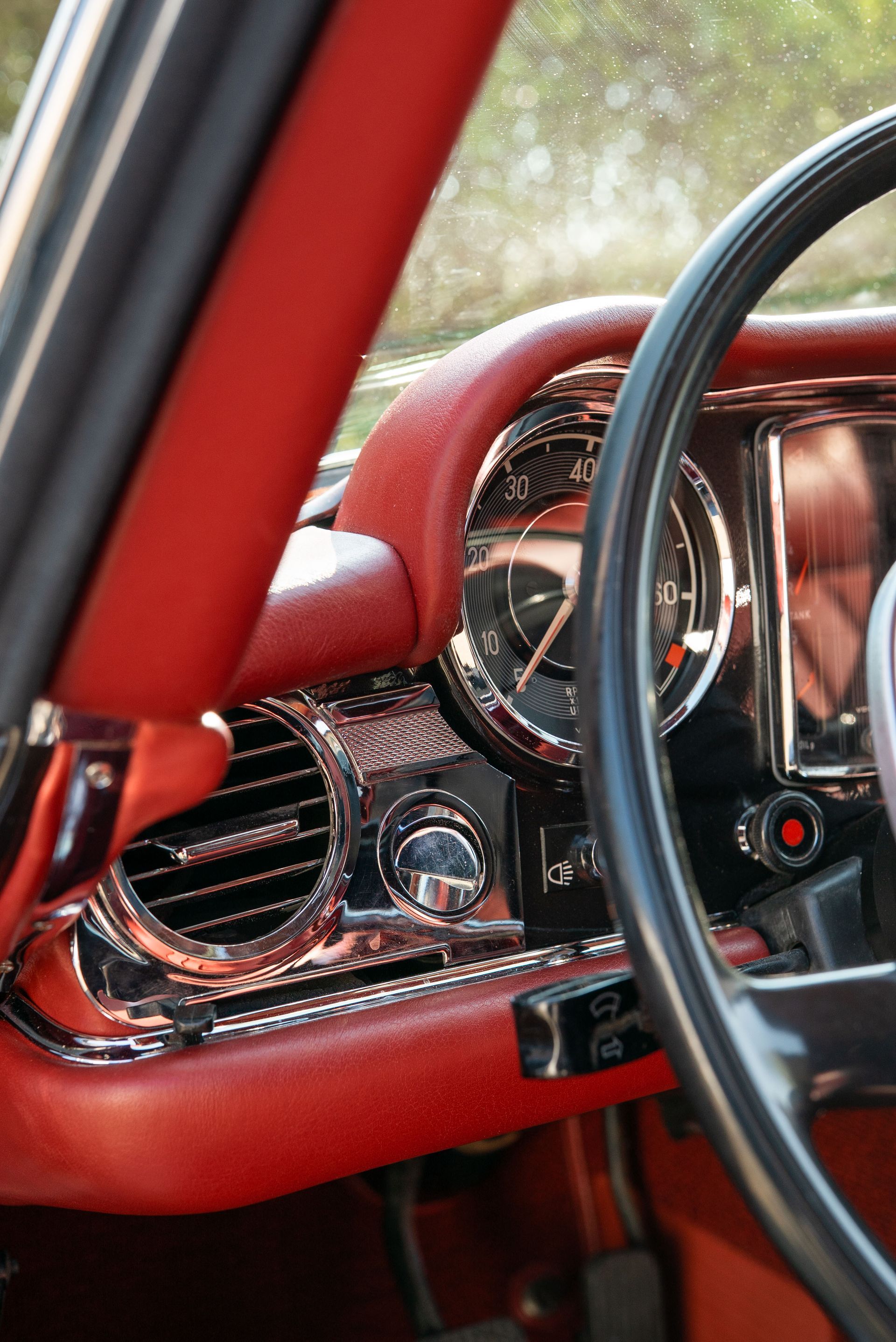 Mercedes-Benz W113 red old timer leather uk hide d:class basket weave box carpet retrim restoration upholstery reupholstered
