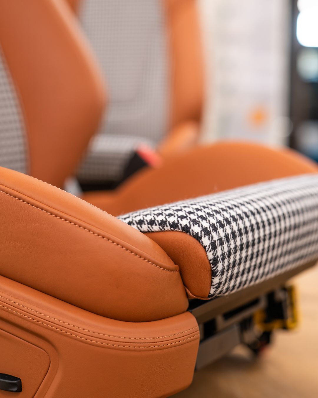 Porsche 911 sport seats tan leather black and white houndstooth retrim upholstery reupholstered dclass d:class oem plus oem+ heritage pack