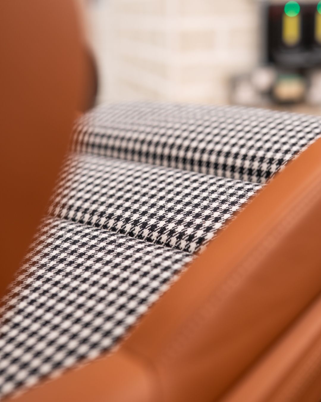 Porsche 911 sport seats tan leather black and white houndstooth retrim upholstery reupholstered dclass d:class oem plus oem+ heritage pack