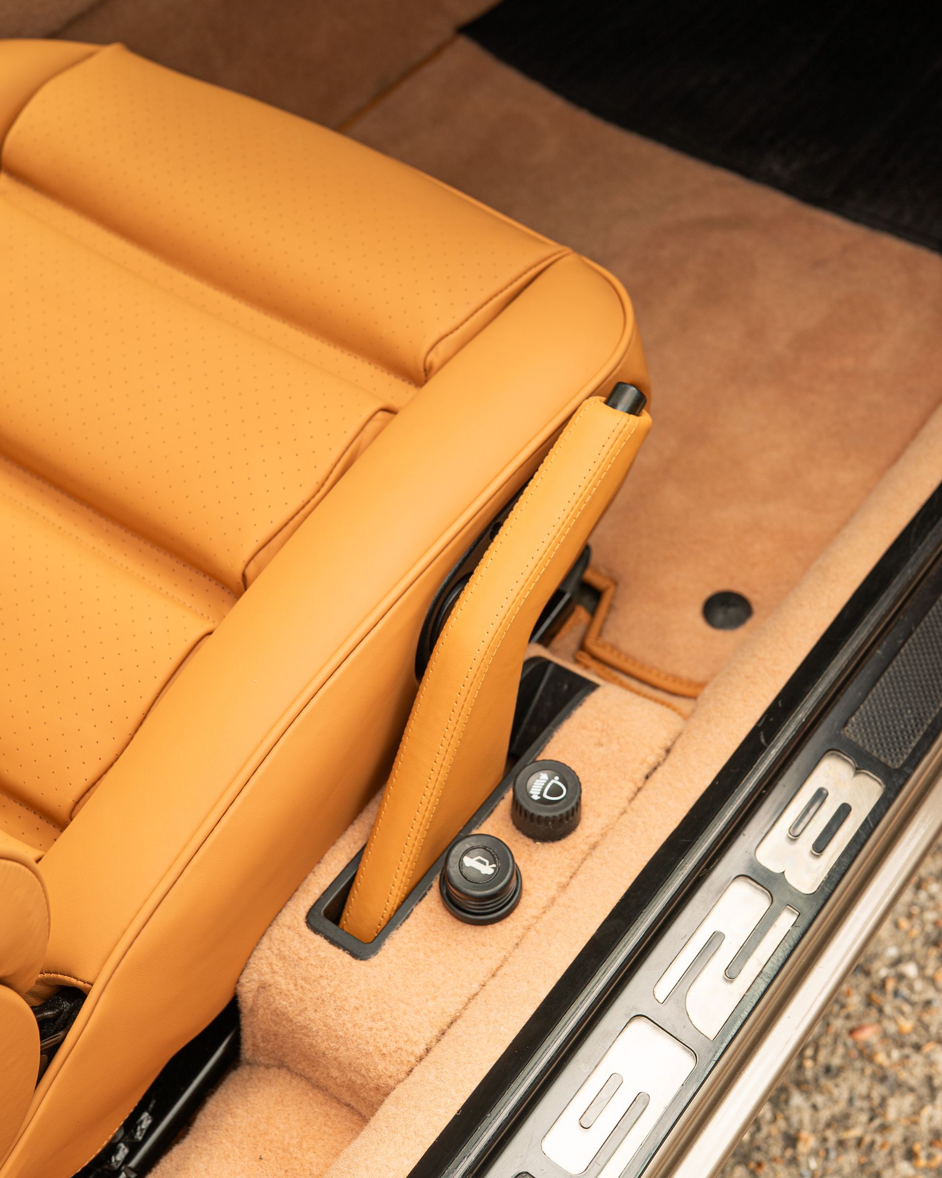 porsche 928 interior retrim leather brown tan cream restomod upholstery reupholstered singer dclass d:class restoration respray