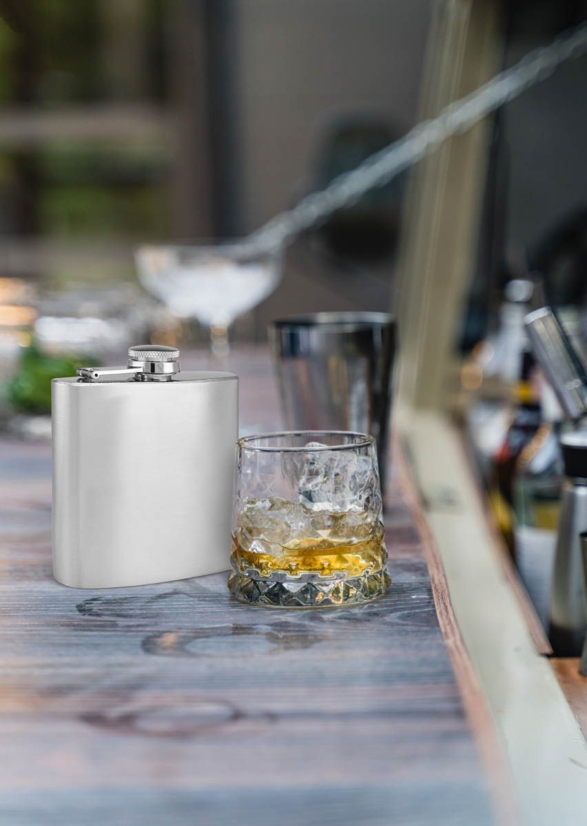 Licorera Moodget personalizable en plata, SKU BAR 013