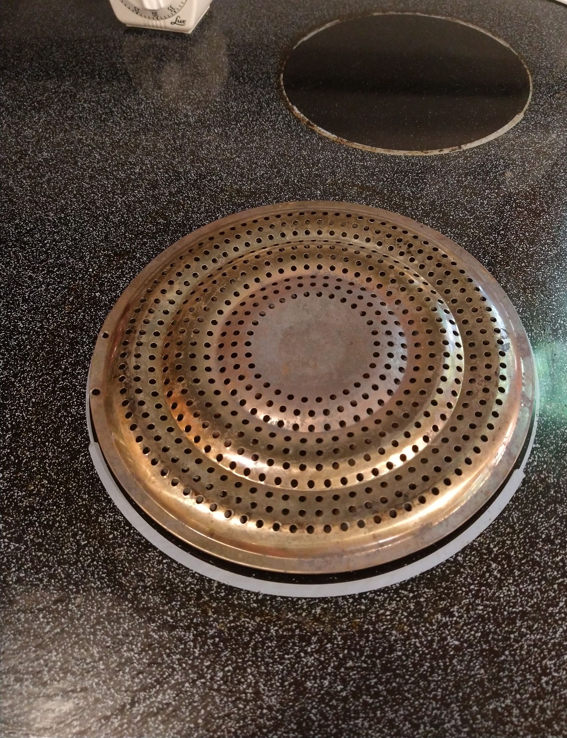 Photo of a heat diffuser on a stove burner
