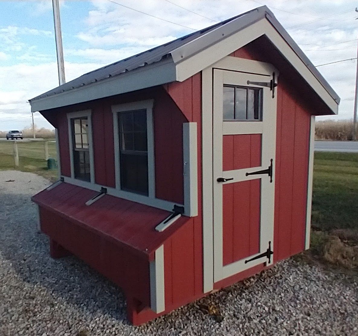 Small chicken house for about four to six hens