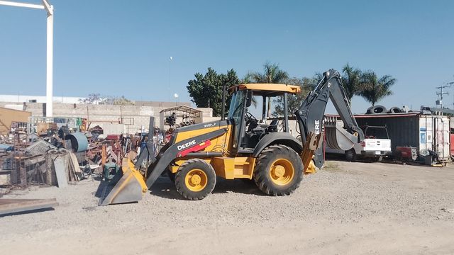 Maquinaria pesada en obra