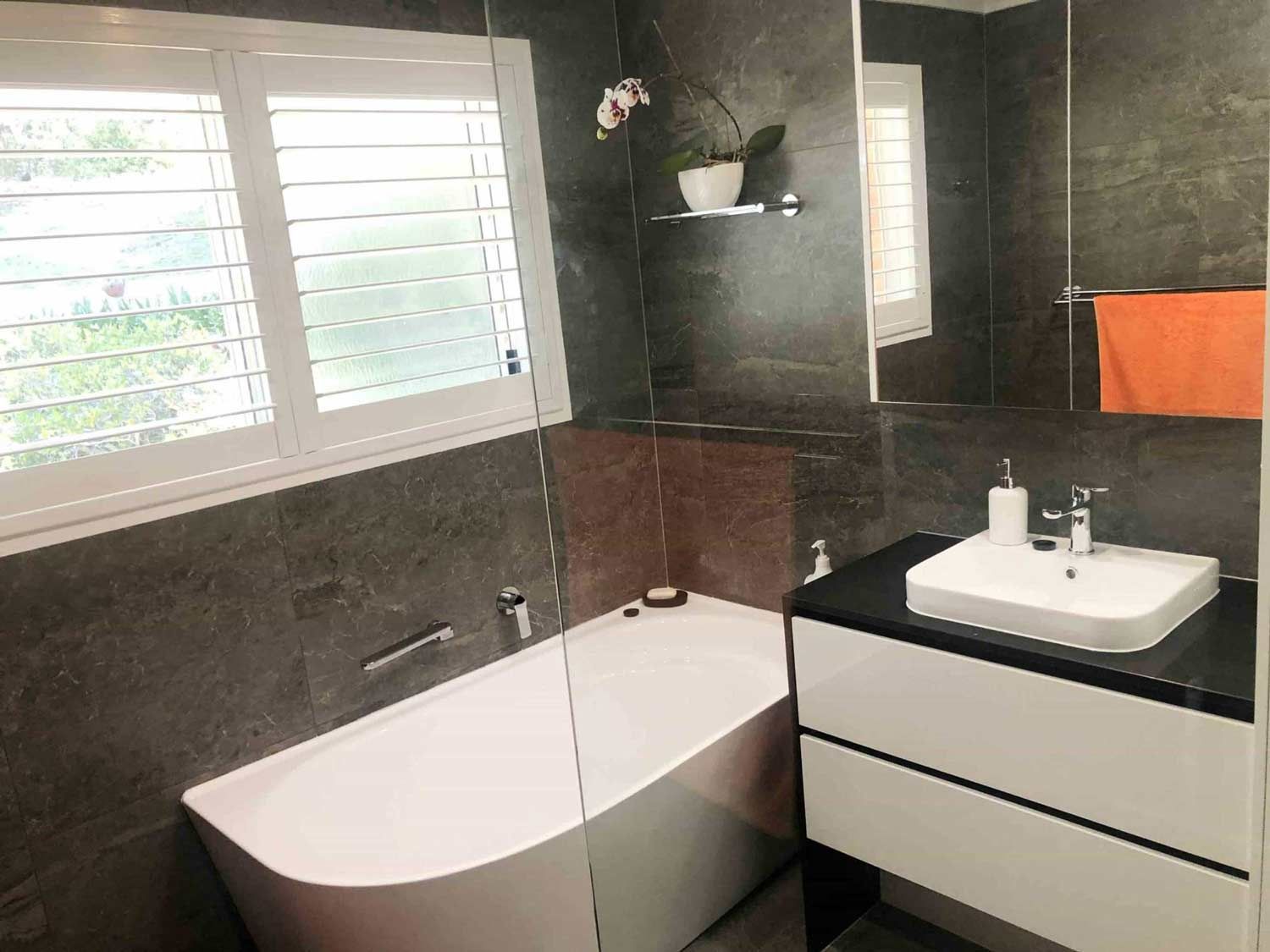 Big Bathtub With Whit And Black Cabinet  — Nyblad Construction in Caloundra West, QLD