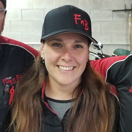 Femme au chapeau noir 