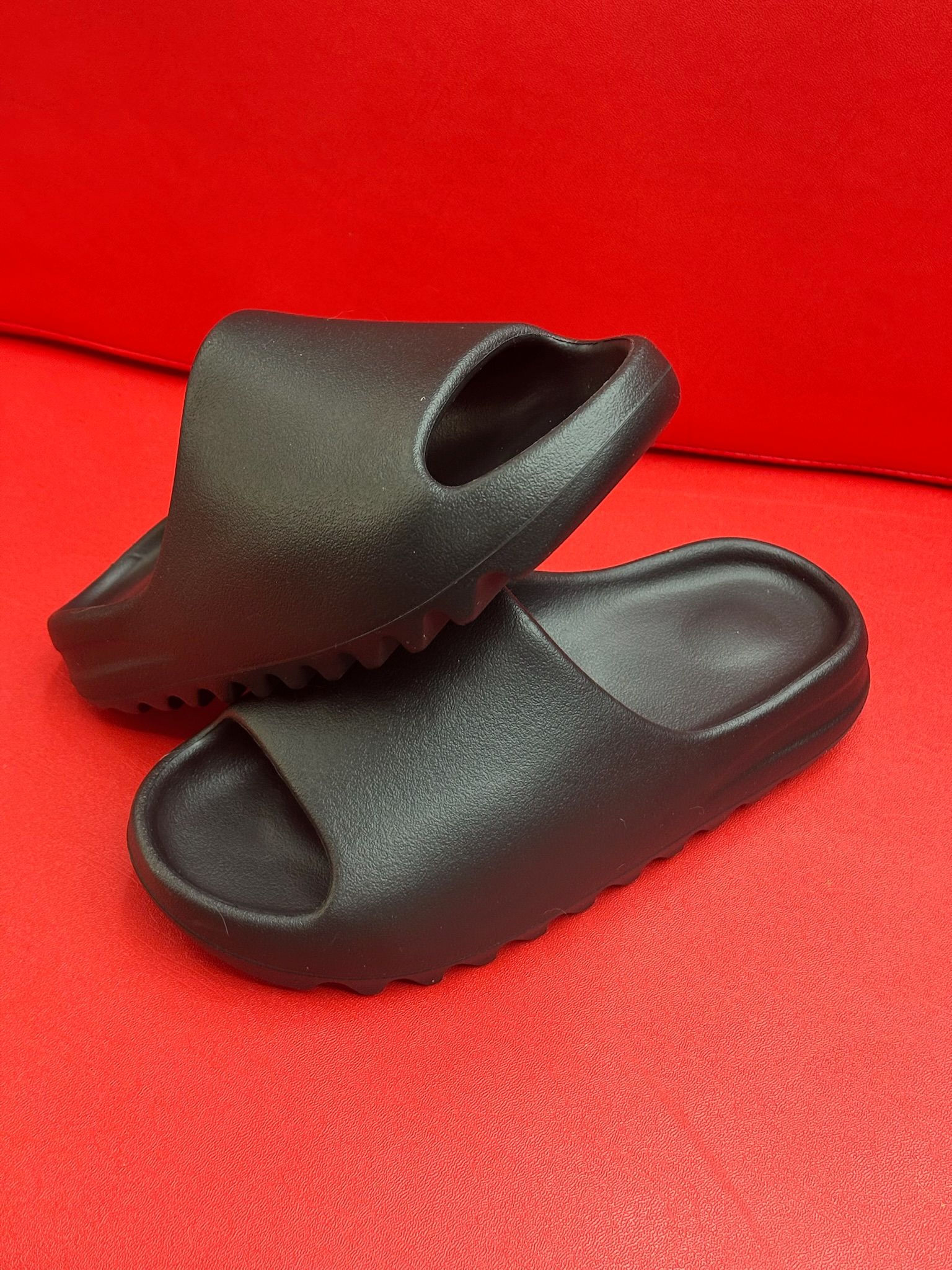 6M Yeezy Slides Black YS-01