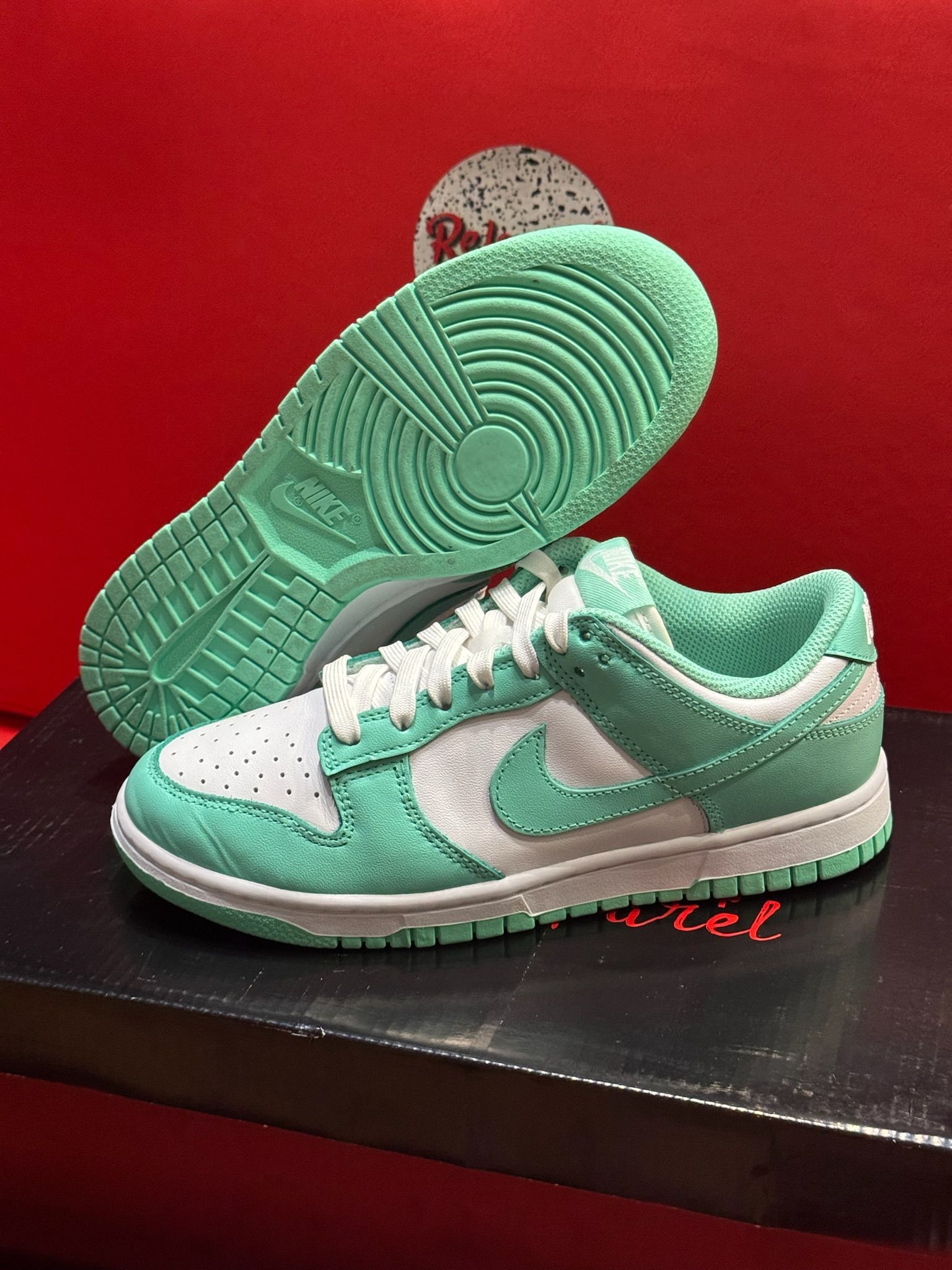 6.5W Dunk Low Green Glow