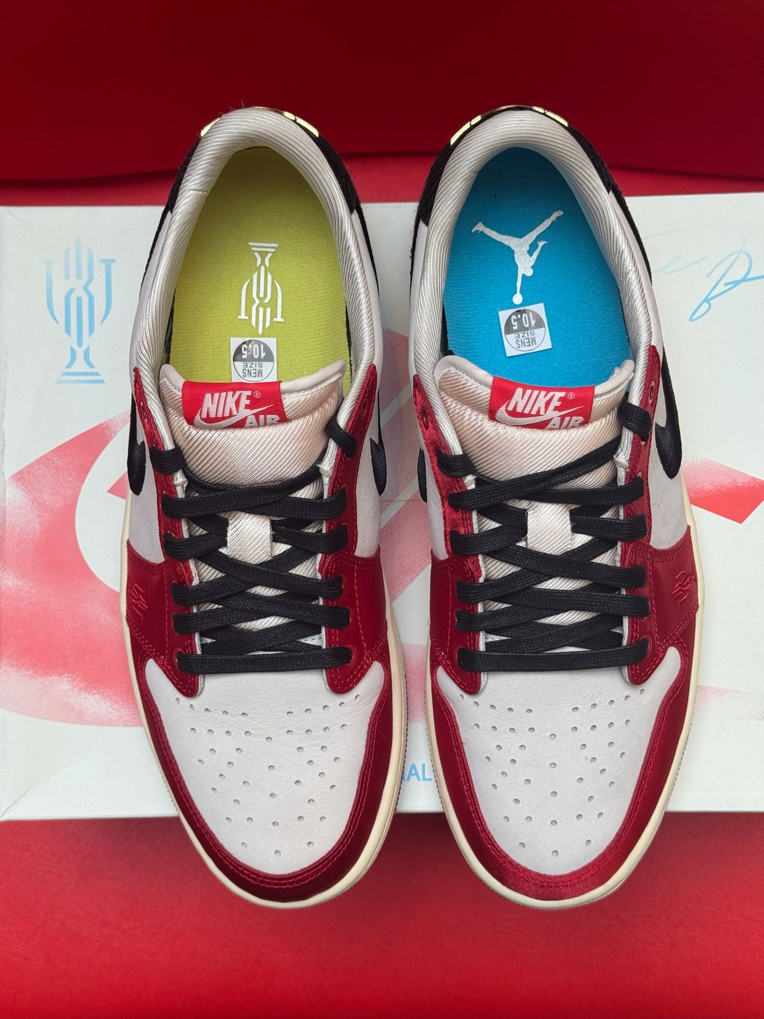 10.5M Jordan 1 Low OG  .Trophy Room Rookie Card Away.