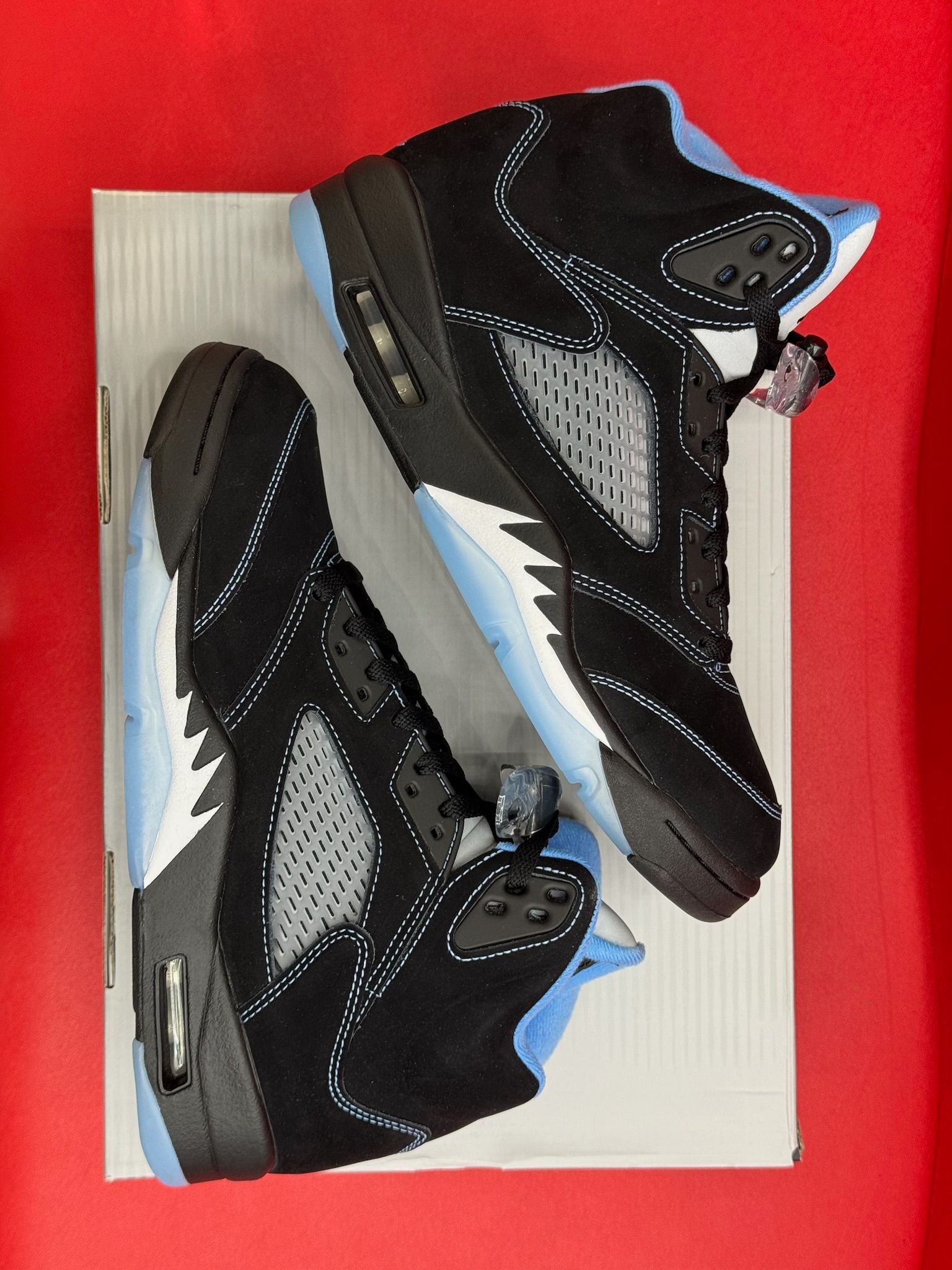 8.5M Jordan 5 Retro Blk Uni Blue (2026)