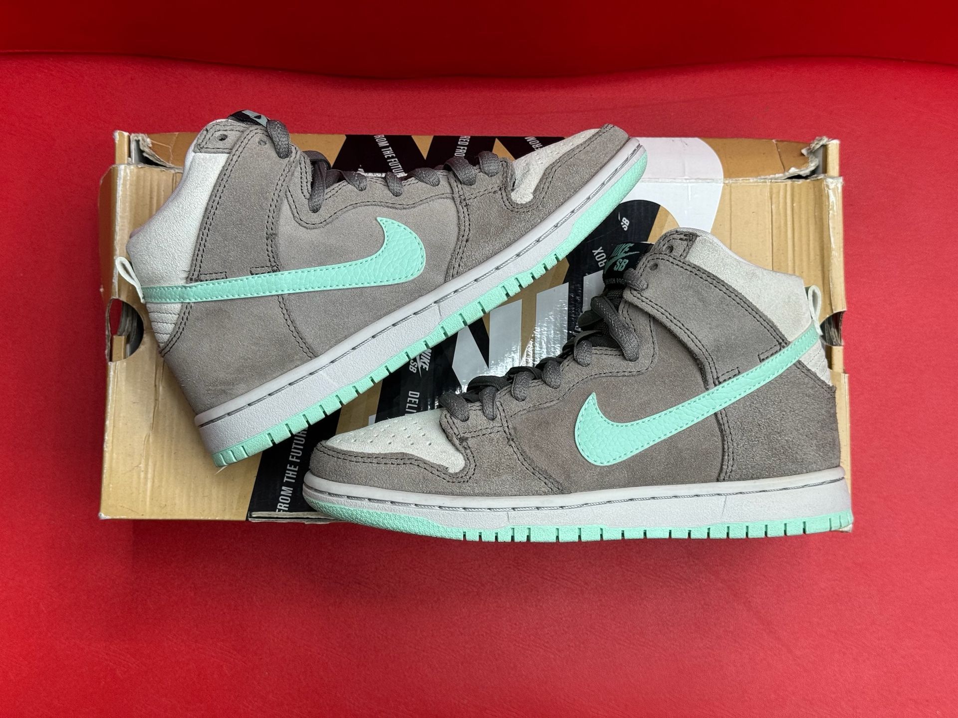 4.5M Nike SB Dunk High Soft Grey Mint (it’s actually brown)
