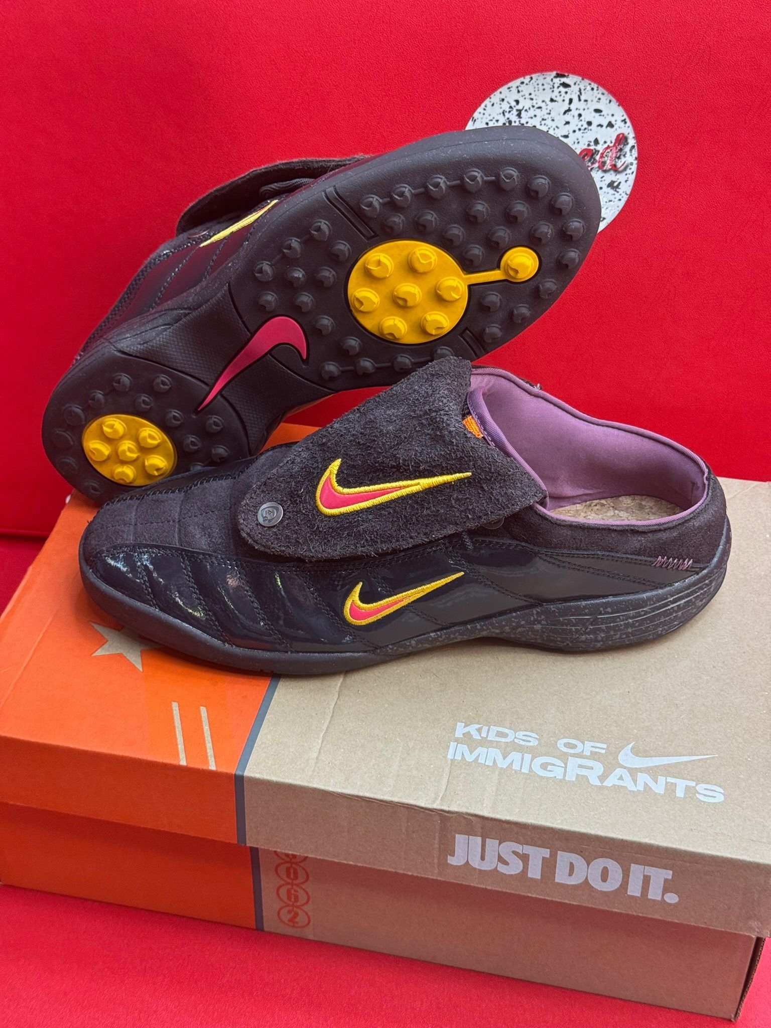 10.5M Nike Total 90 Mule Kids of Immigrants Velvet Brown