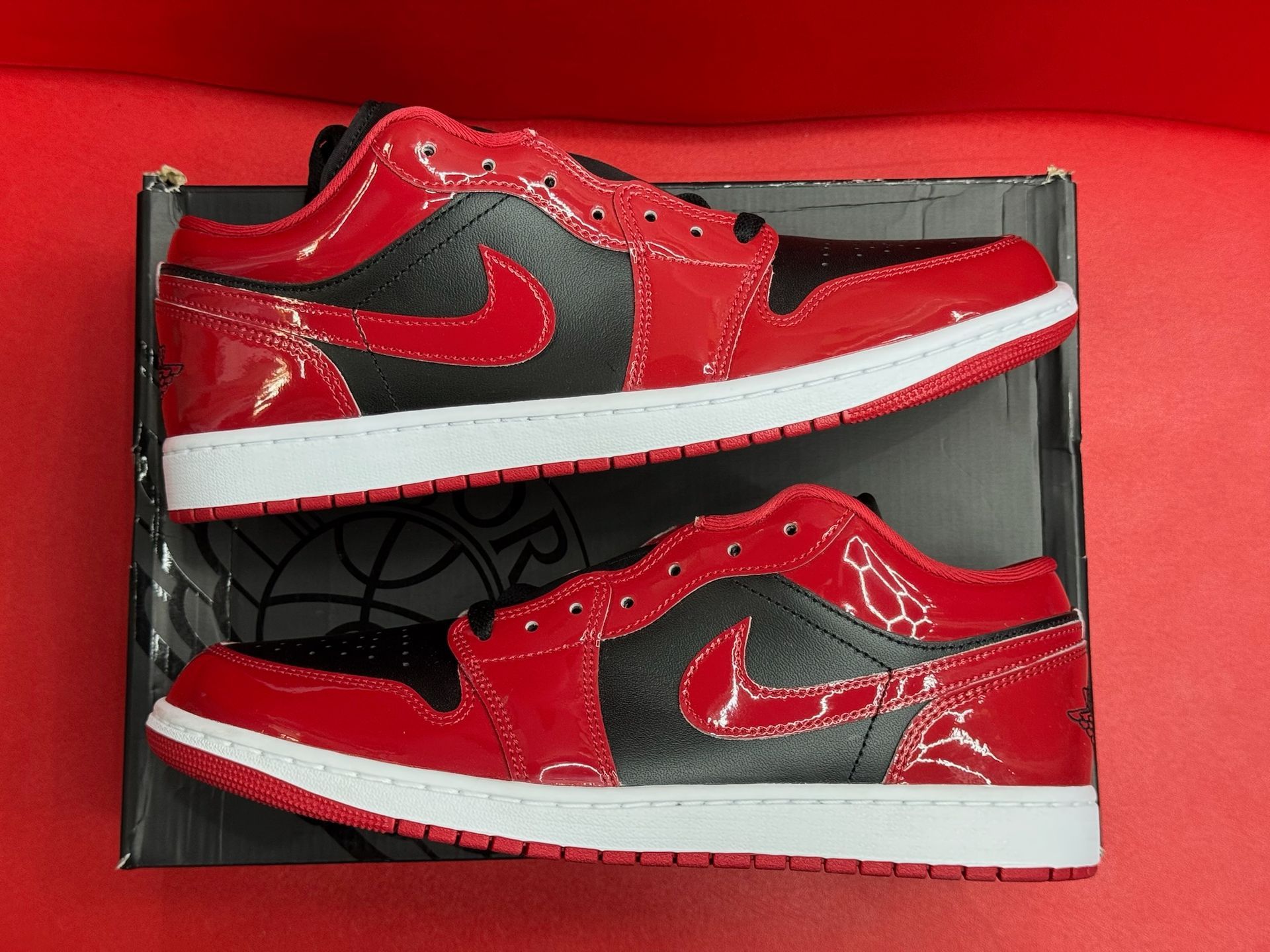 11M Jordan 1 Low SE Patent Varsity Red Black Mens