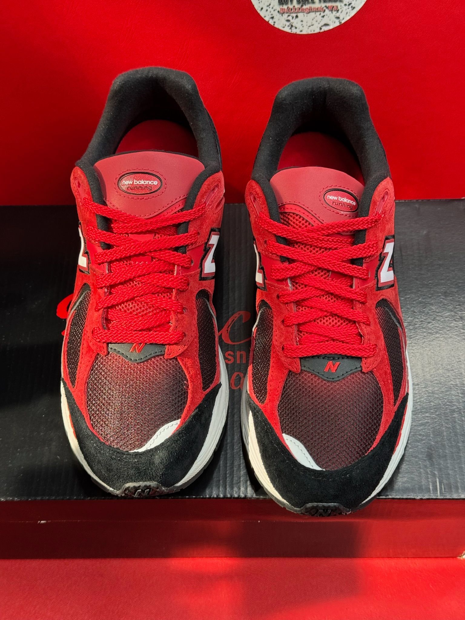 8.5M Nw BAlance 2002R Trve Red Black