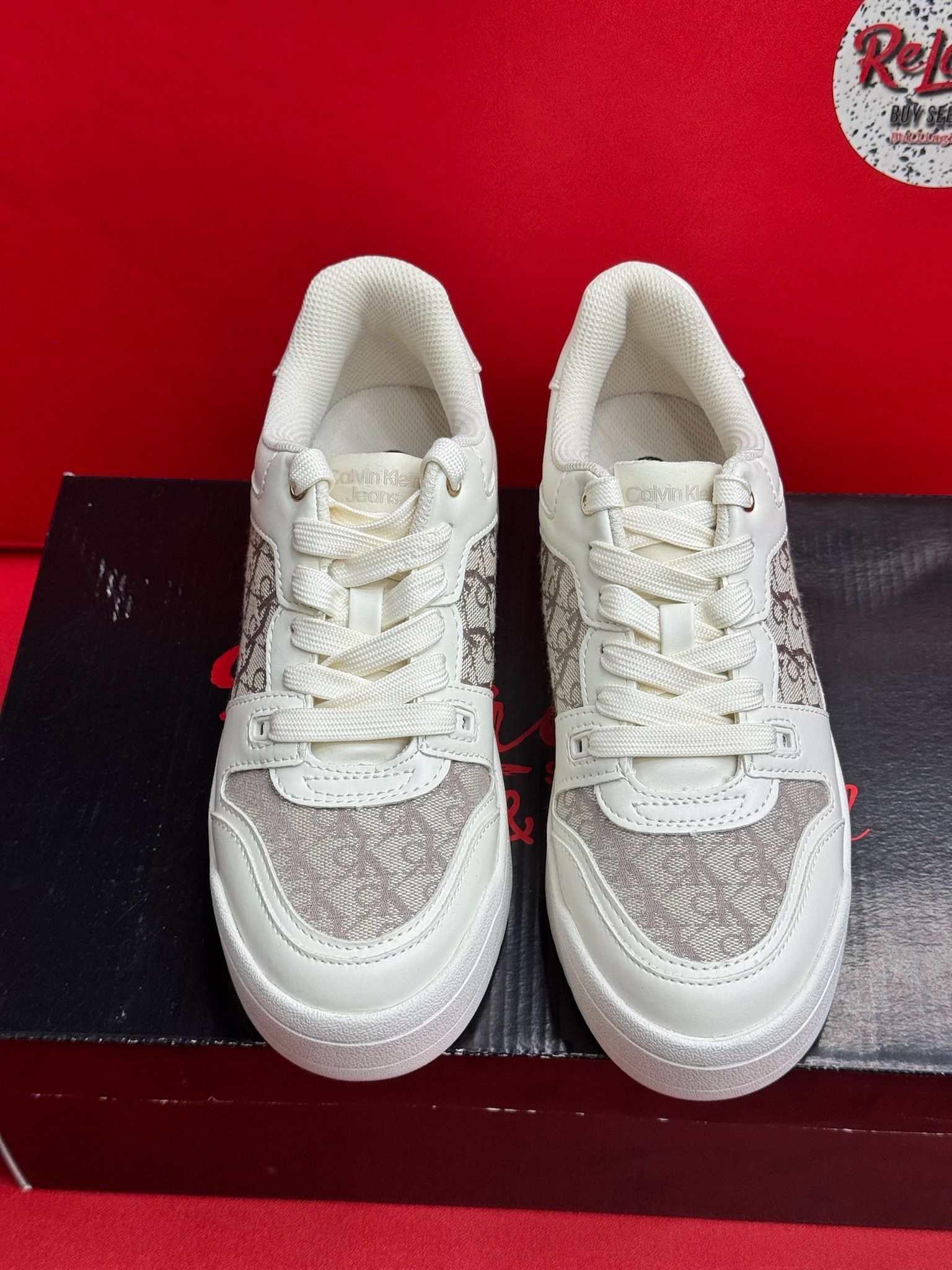 7.5M Calvin Klein Logo White Grey