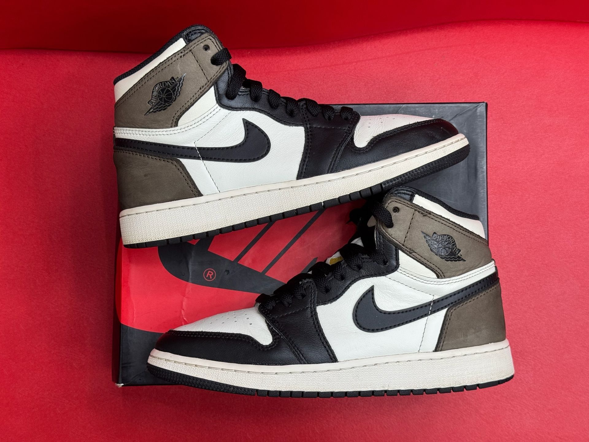 5.5Y Jordan 1 Retro High Dark Mocha (GS)