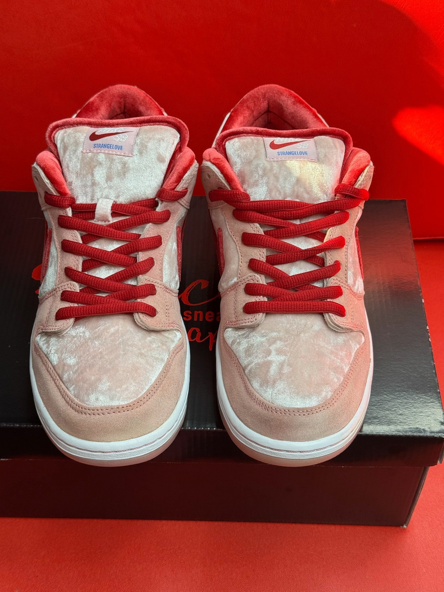 11M Nike SB Dunk Low Strange Love