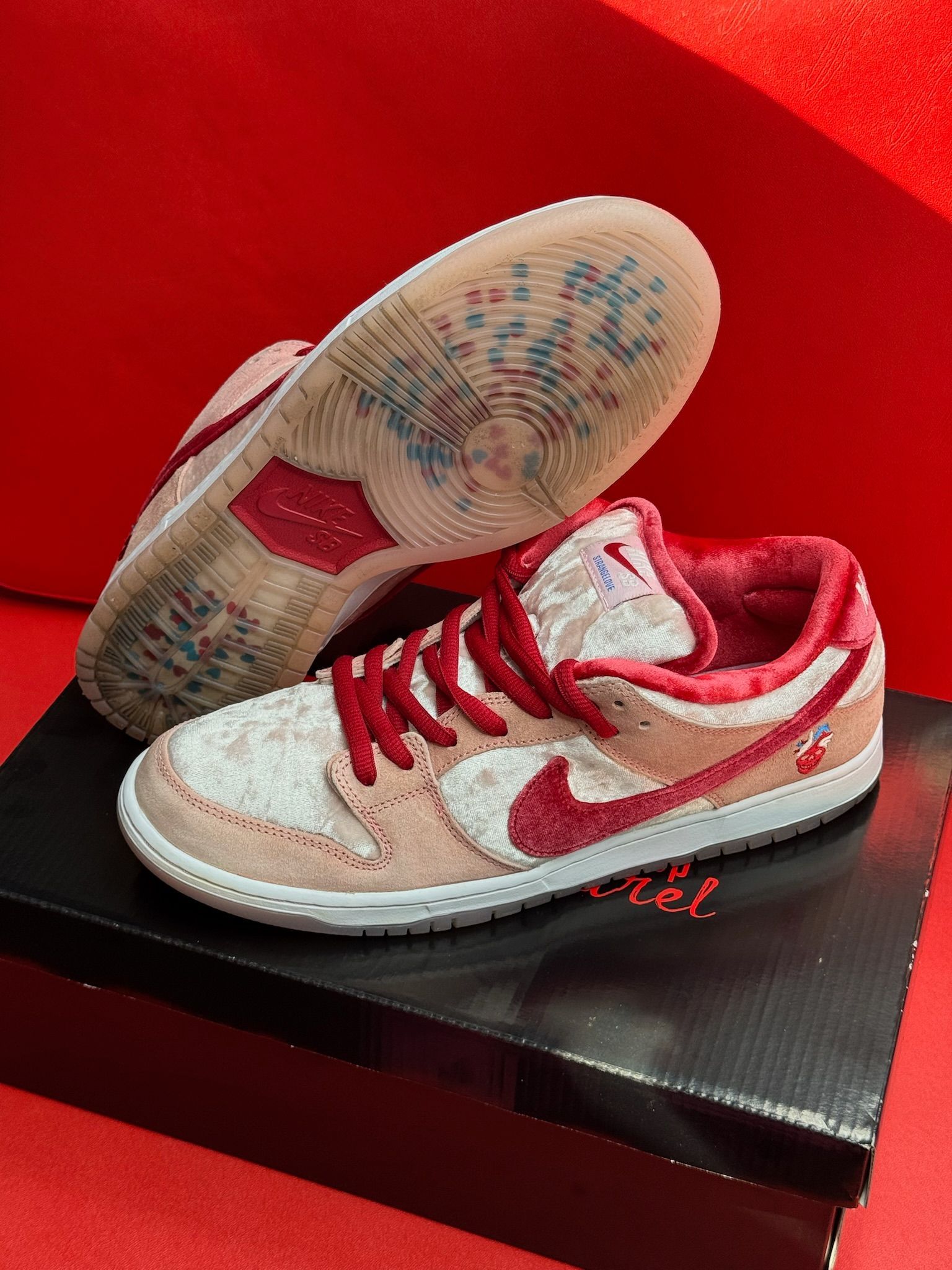 11M Nike SB Dunk Low Strange Love