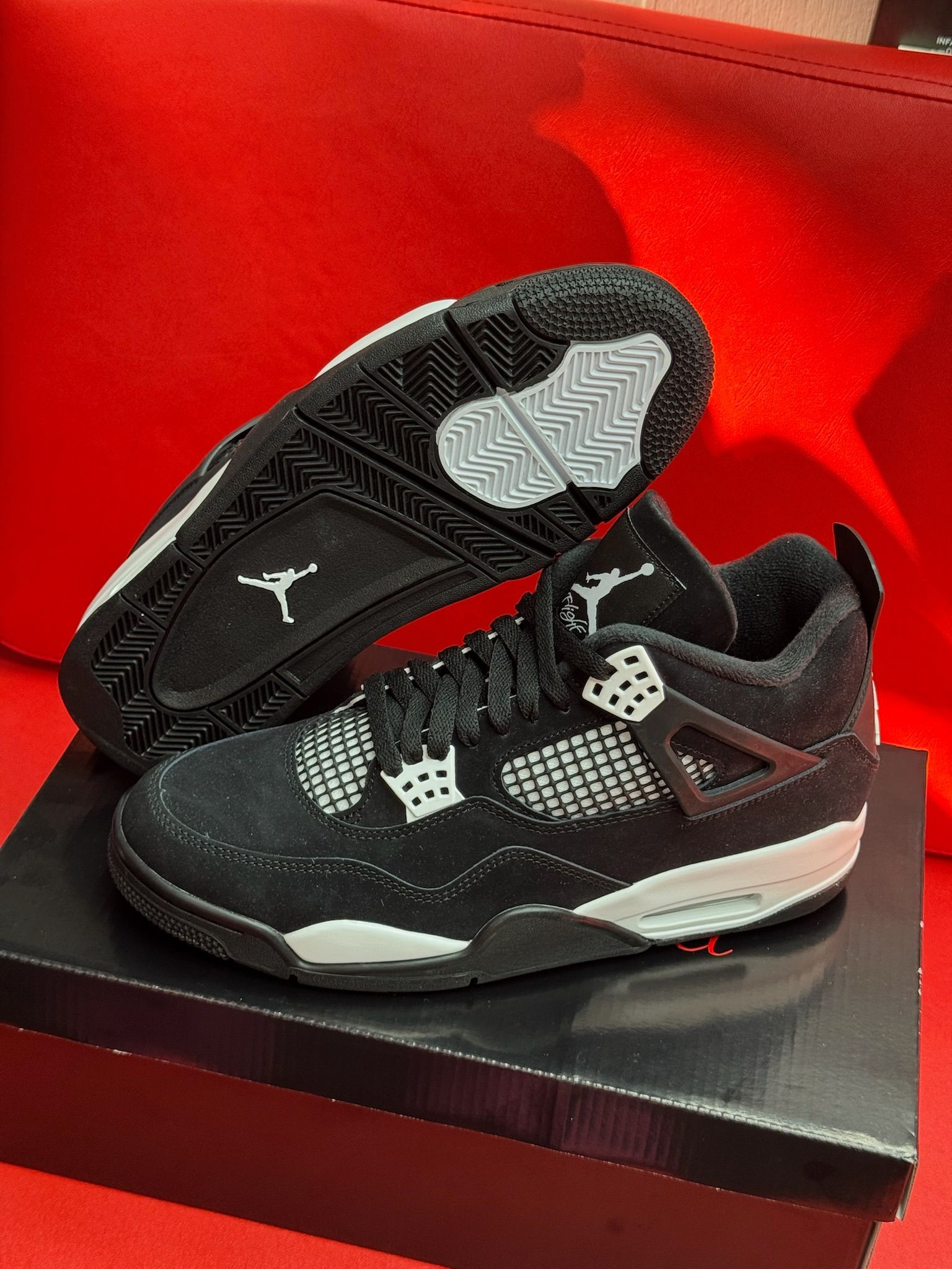 11M Jordan 4 Retro White Thunder