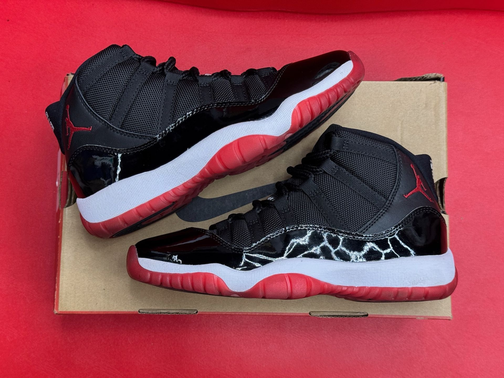5.5Y Jordan 11 Retro Playoffs Bred (2019) (GS)