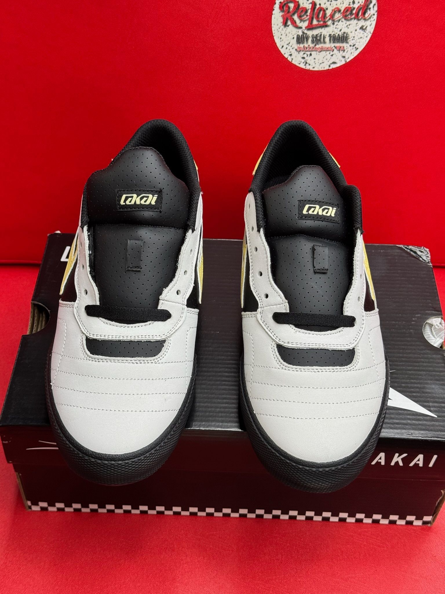 10M Lakai Cambridge White Banana Black