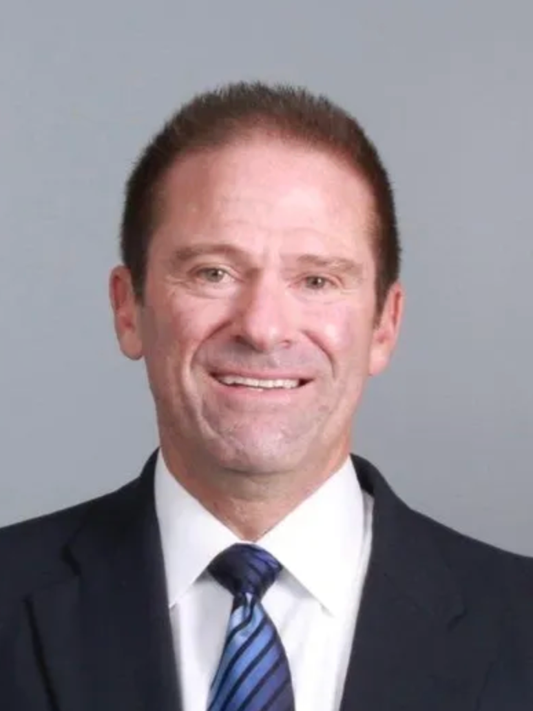Headshot of Randy