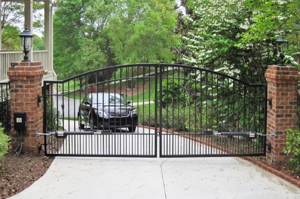 custom swinging gate for driveway
