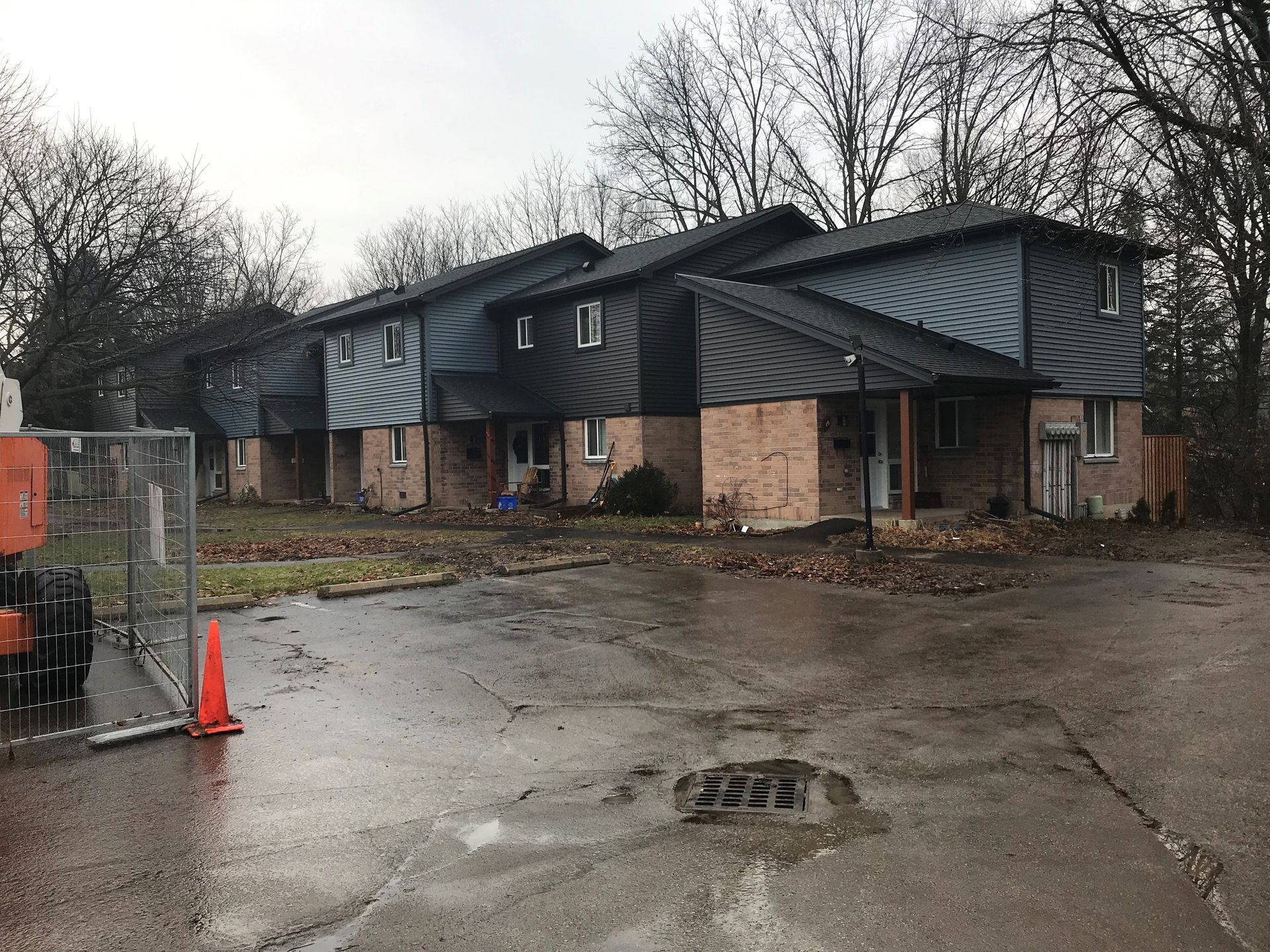 A row of houses are sitting next to each other on a rainy day.