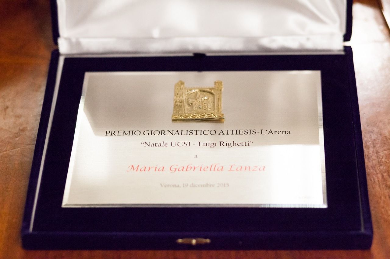 Una targa con sopra il nome maria gabriella