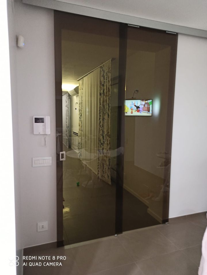 porta a vetri per ingresso
