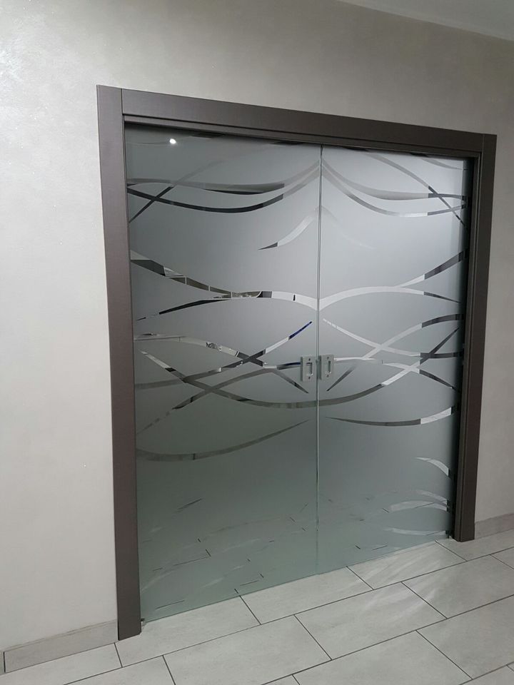 porta a vetri a due battenti