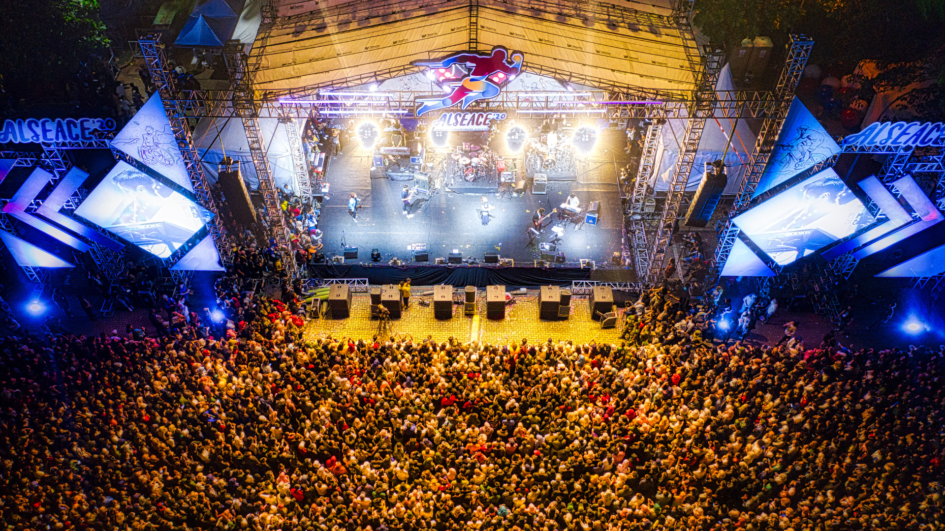 Live Music Louisville summer concert crowd