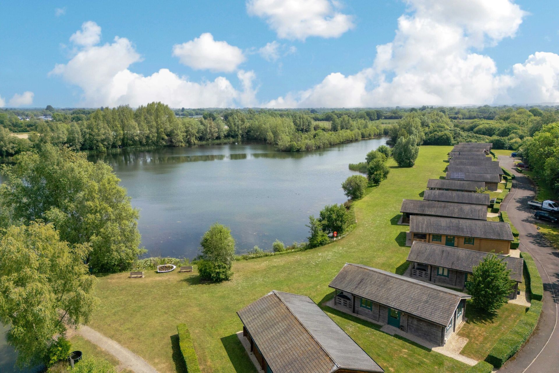 Lakeside holiday lodges in the Cotswold Lakes near South Cerney