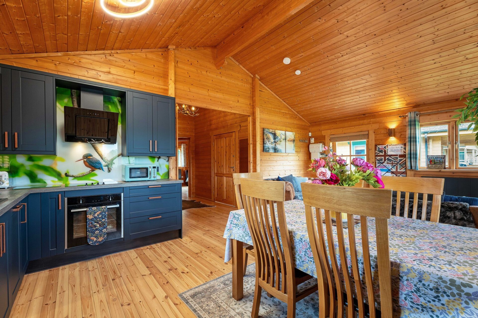 Fully equipped kitchen and dining area at Lodge 5 HeronFully equipped kitchen and dining area at Lodge 5 Heron