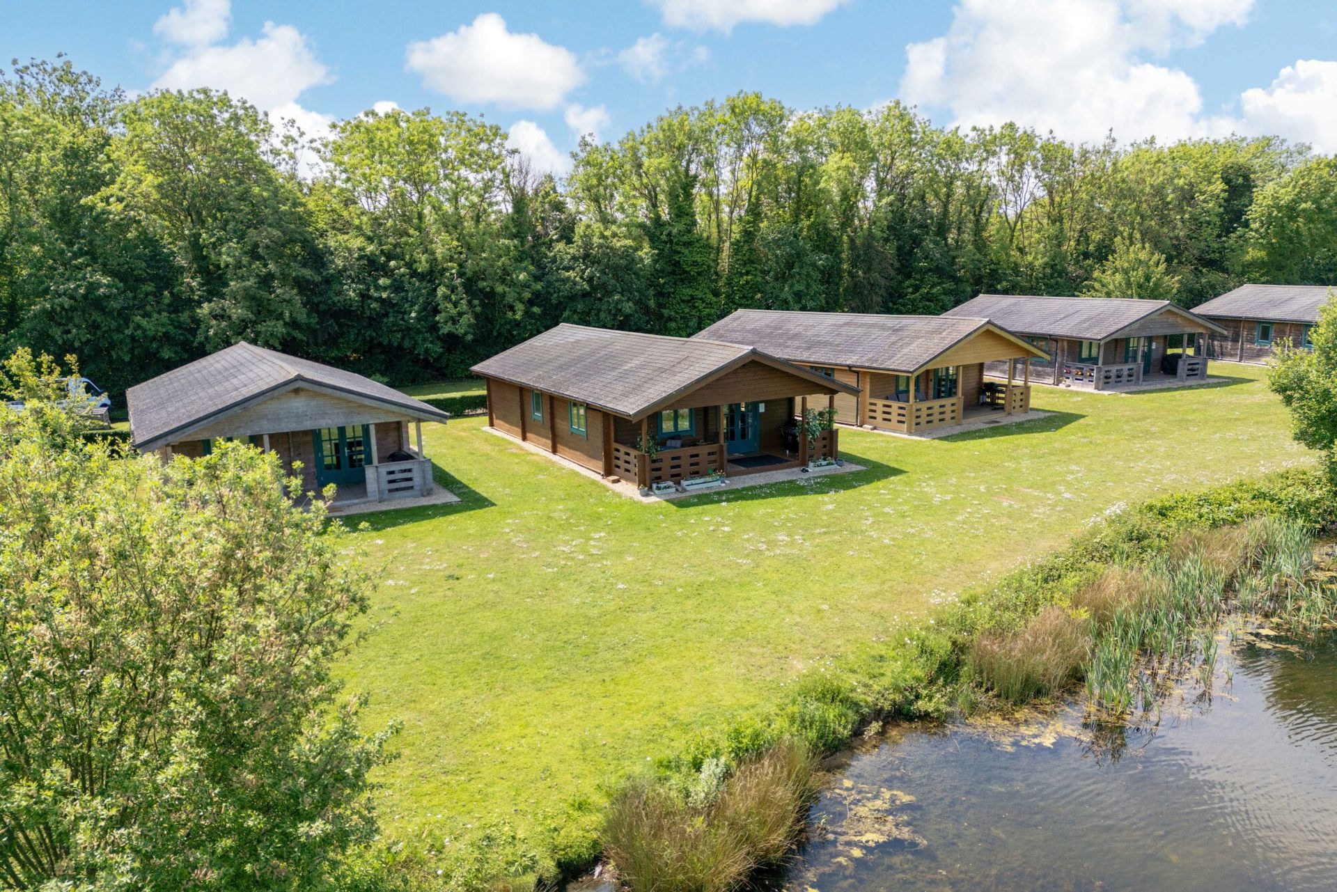 Lakeside holiday lodges in the Cotswold Lakes near South Cerney