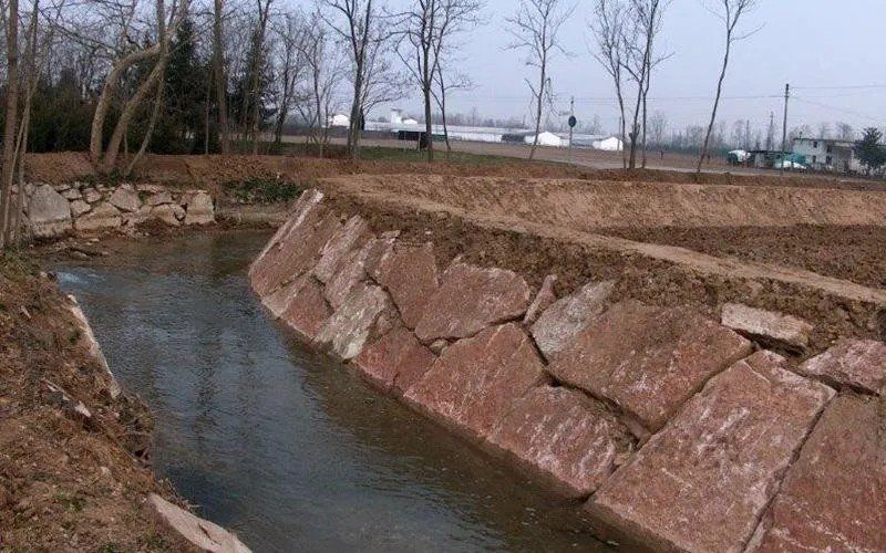 Rocce per difesa spondale