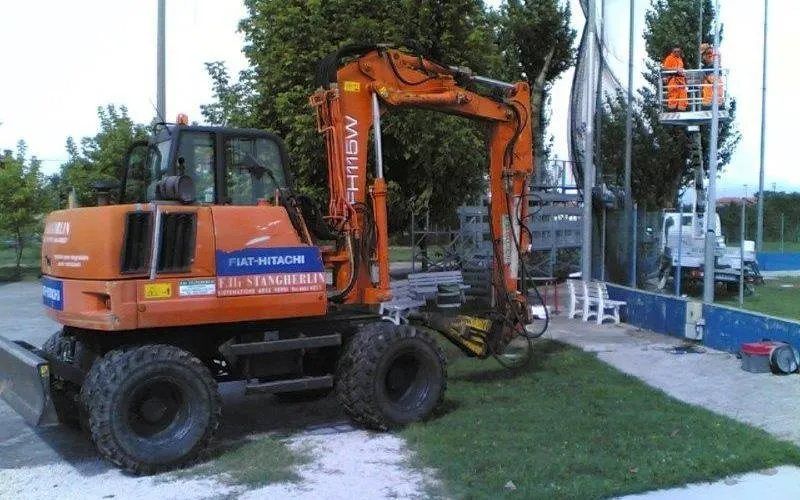 Installazione rete per campo sportivo