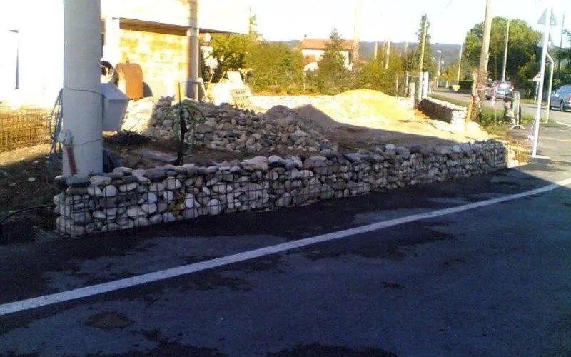 Recinzione con sassi