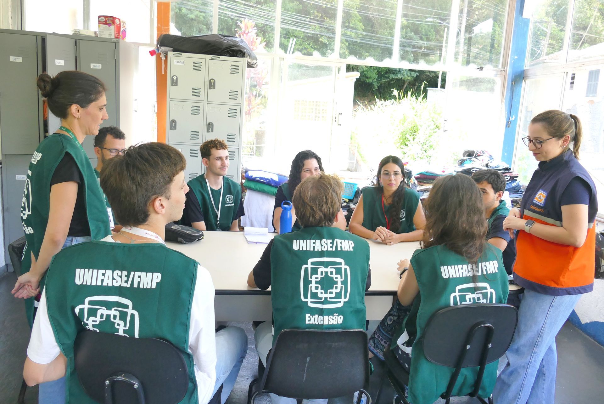 Projeto "Comunidade que Cuida da Vida" leva alunos a campo para mapear riscos e auxiliar comunidade de Petr&oacute;polis