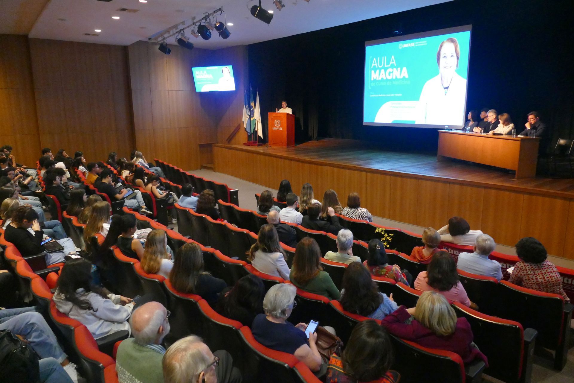 Aula Magna do curso de Medicina da FMP destaca a import&acirc;ncia do  cuidado humanizado
